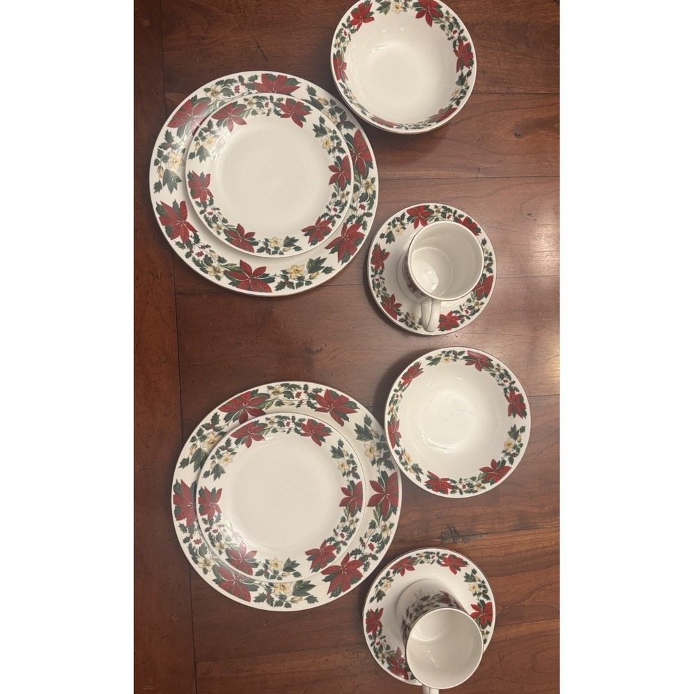 Gibson Poinsettia Cmas Holiday 2 Place Settings: Dinner, Salad, Bowl, Cup &‎ Scr